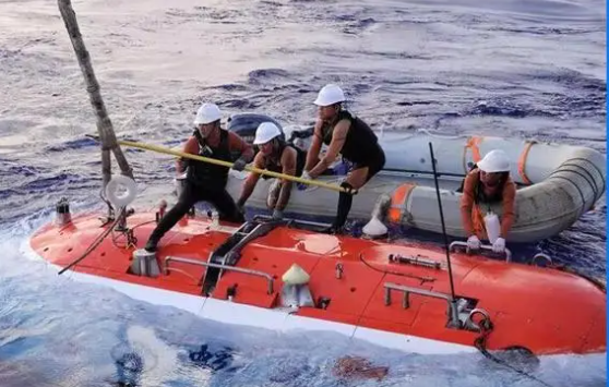 “蛟龙号”顺利完成深海羽流絮凝实验，5572米大深度下潜